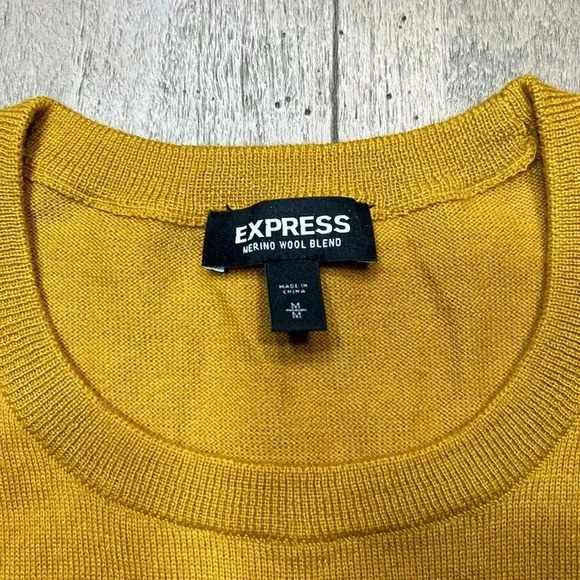 Express merino wool blend sweater, perfect condition, size Medium - Picture 3 of 4